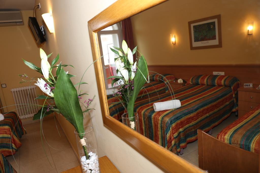 Hotel Europa Figueres  Exterior photo