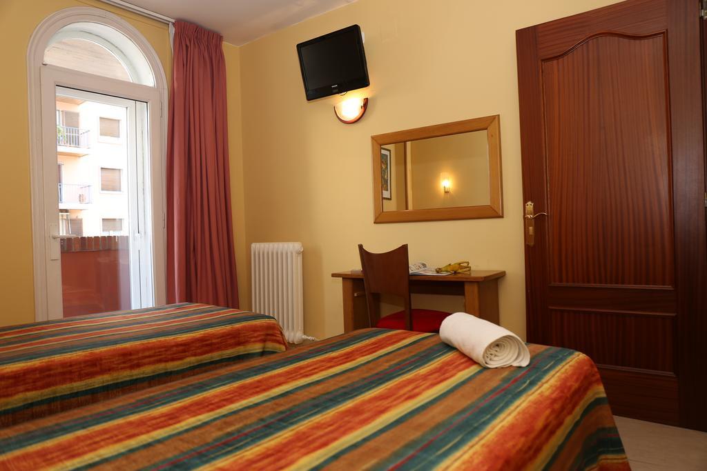 Hotel Europa Figueres  Exterior photo